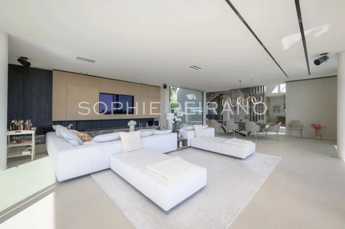 Image No.7-5 Bed House for sale