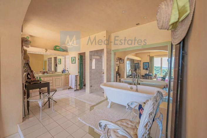 Image No.11-5 Bed House for sale