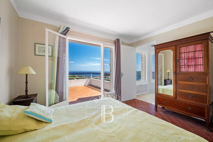 Image No.15-6 Bed House for sale