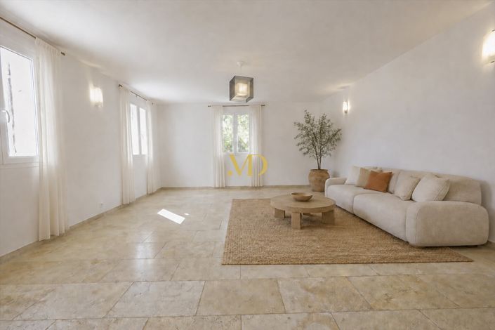 Image No.18-4 Bed House for sale