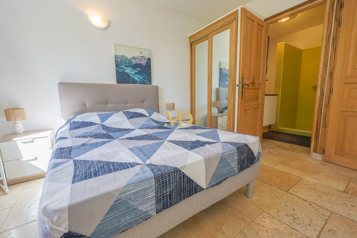 Image No.20-4 Bed House for sale