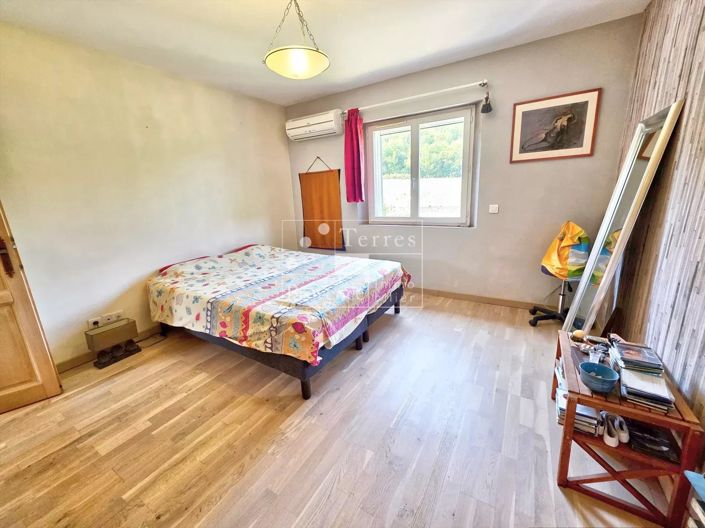 Image No.18-5 Bed House for sale