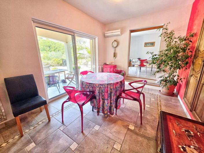 Image No.5-5 Bed House for sale