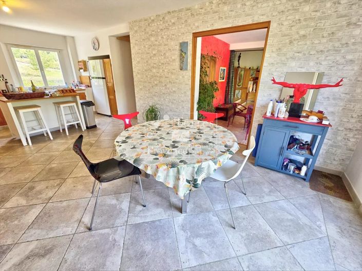 Image No.6-5 Bed House for sale