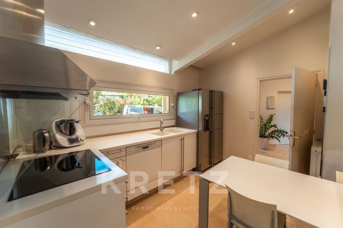 Image No.13-6 Bed House for sale