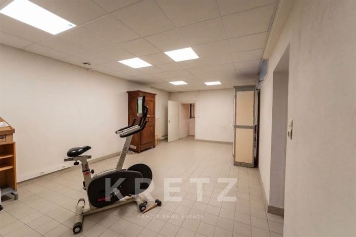 Image No.17-6 Bed House for sale