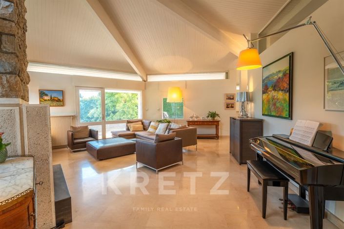 Image No.22-6 Bed House for sale