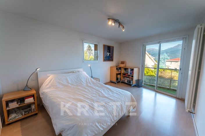 Image No.25-6 Bed House for sale