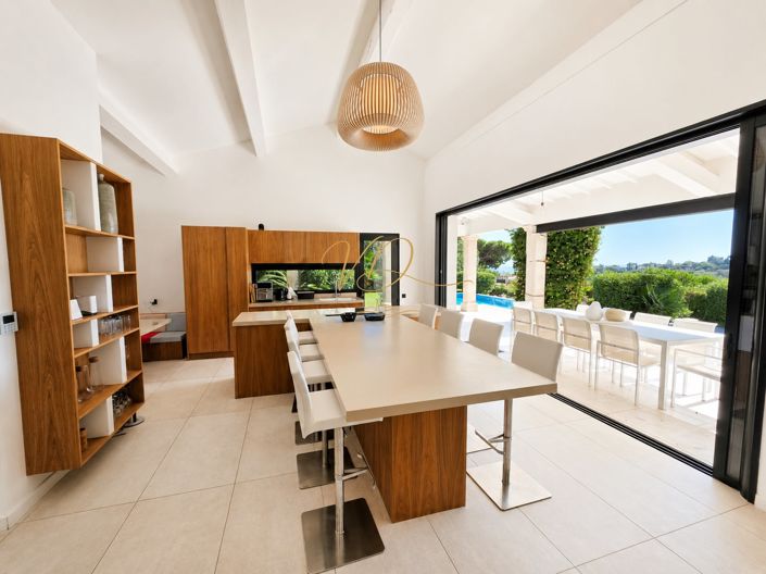 Image No.6-4 Bed House for sale