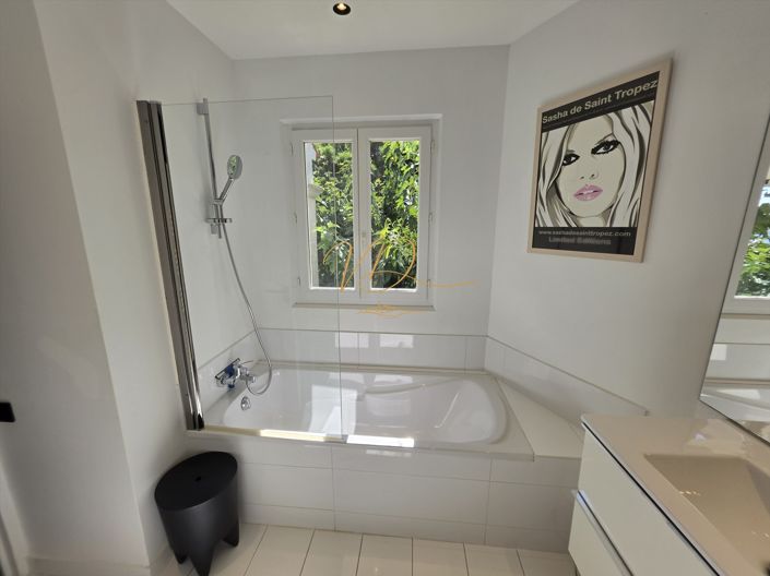 Image No.9-4 Bed House for sale
