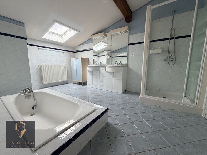 Image No.10-5 Bed House for sale