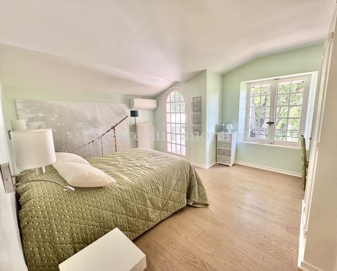 Image No.17-5 Bed House for sale