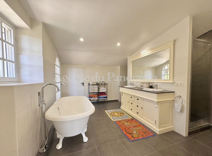Image No.19-5 Bed House for sale