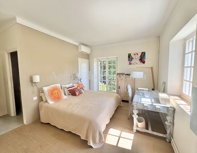 Image No.24-5 Bed House for sale