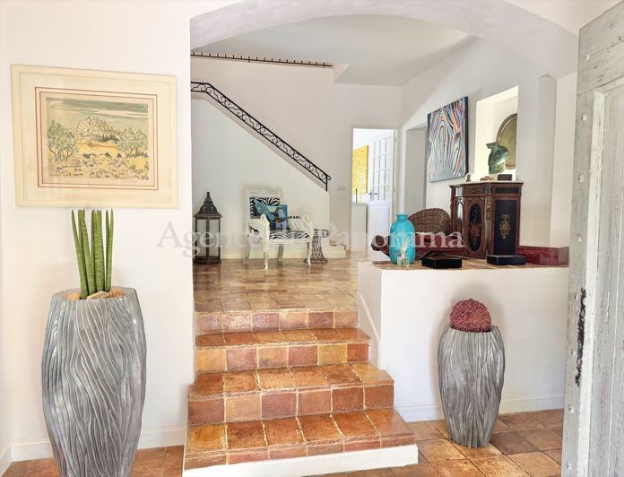 Image No.6-5 Bed House for sale