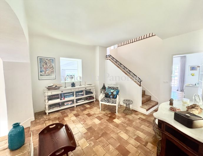 Image No.8-5 Bed House for sale