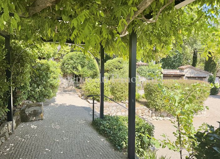 Image No.9-5 Bed House for sale