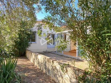 1 - Blaye, House