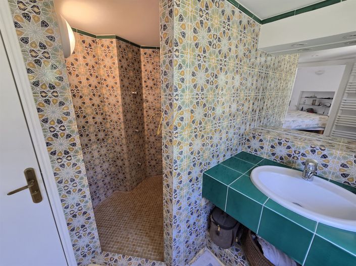 Image No.11-5 Bed House for sale