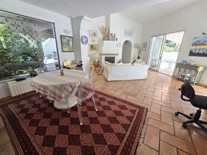 Image No.3-5 Bed House for sale