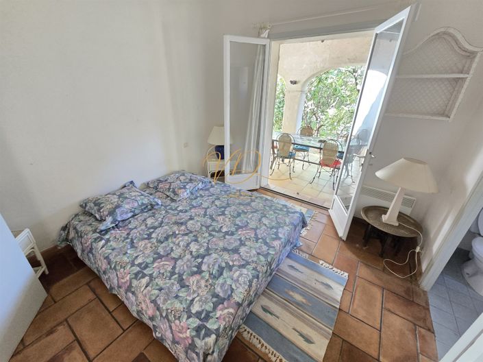Image No.8-5 Bed House for sale