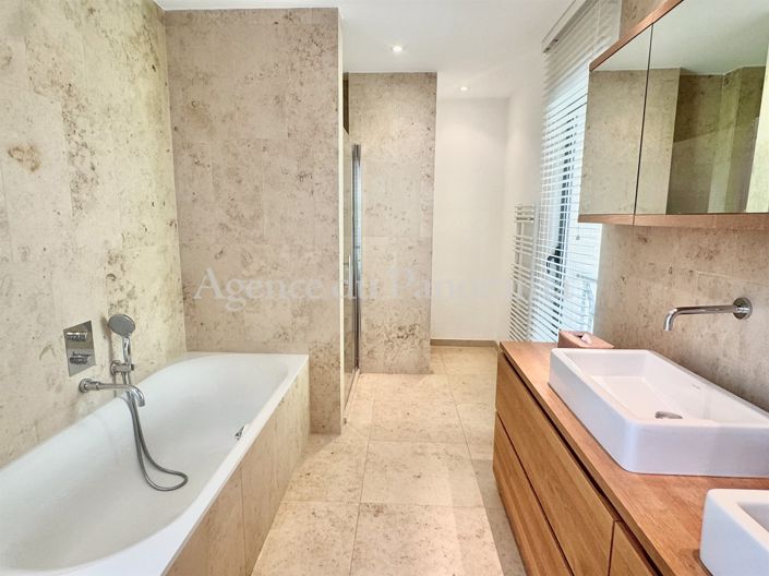 Image No.18-4 Bed House for sale