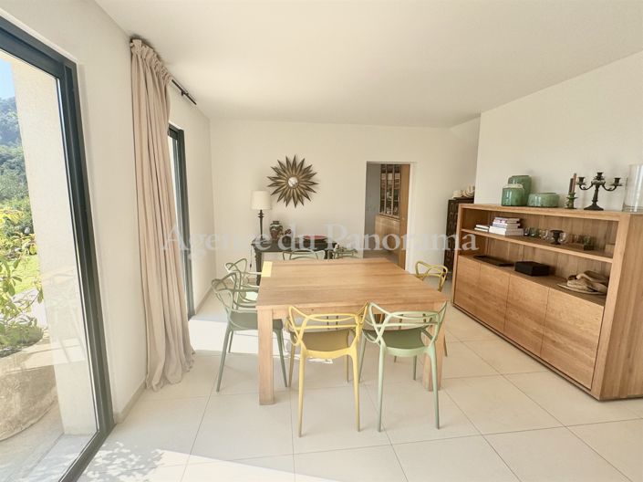 Image No.8-4 Bed House for sale