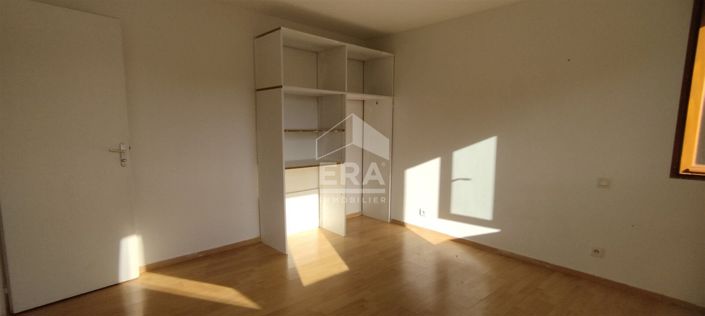 Image No.12-4 Bed House for sale