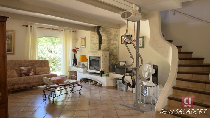 Image No.2-4 Bed House for sale