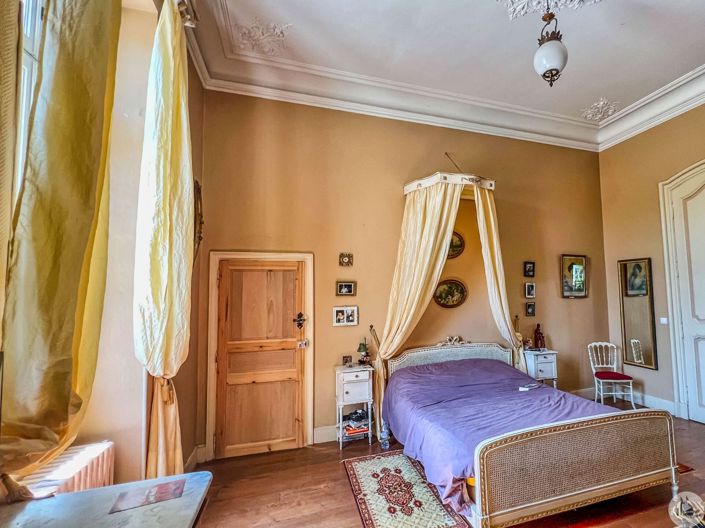 Image No.18-15 Bed Property for sale