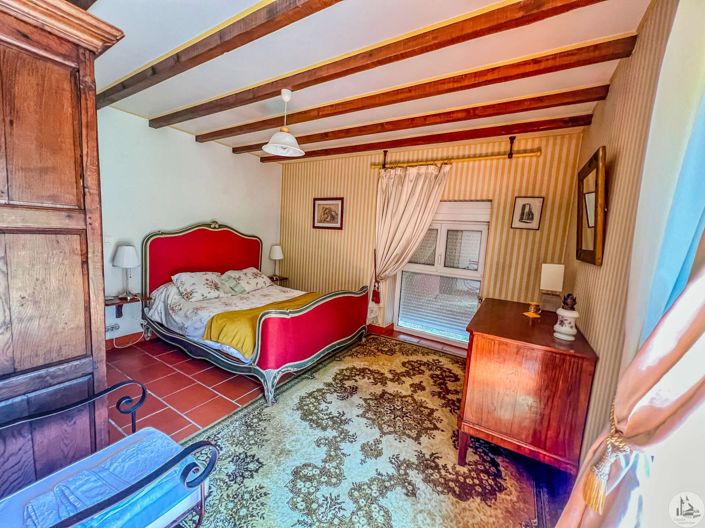 Image No.19-15 Bed Property for sale