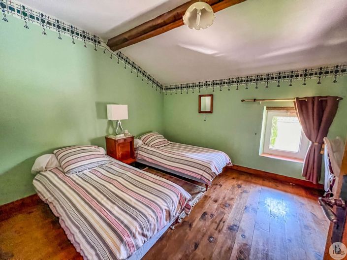 Image No.20-15 Bed Property for sale