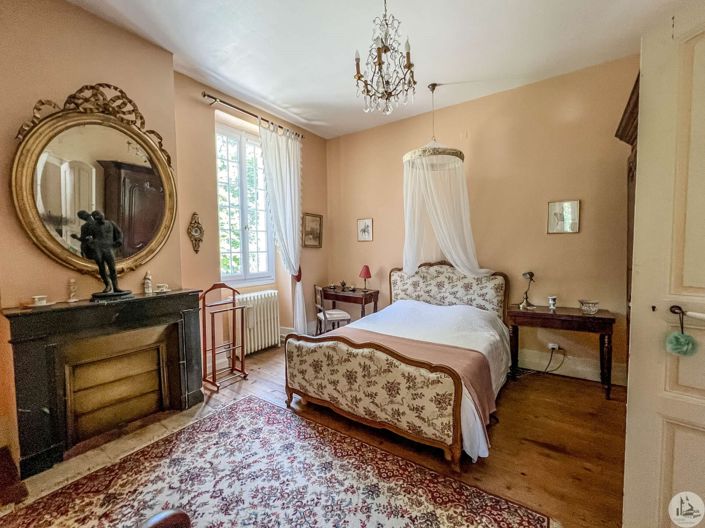 Image No.24-15 Bed Property for sale