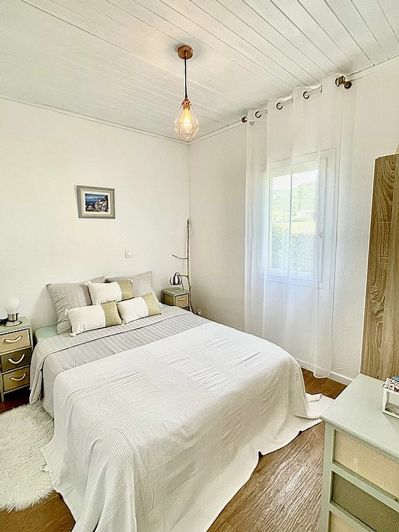 Image No.8-3 Bed House for sale