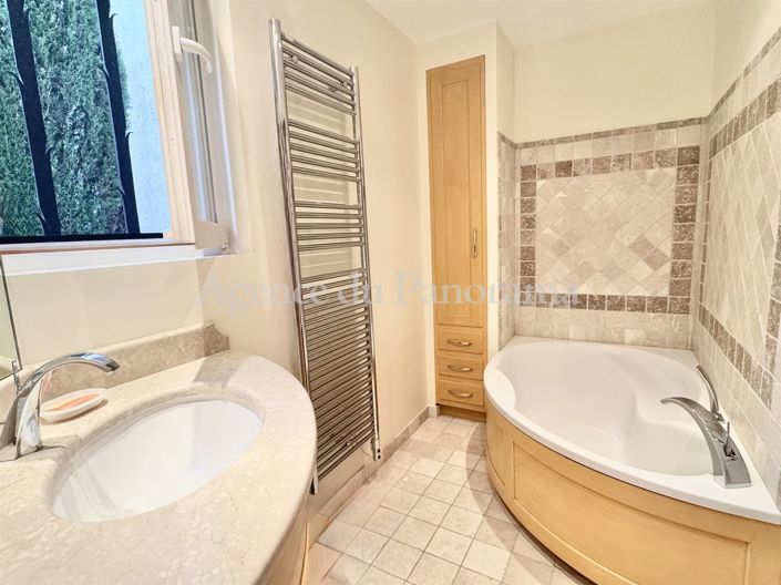 Image No.16-4 Bed House for sale