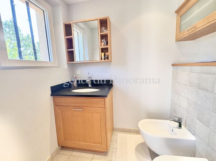 Image No.25-4 Bed House for sale