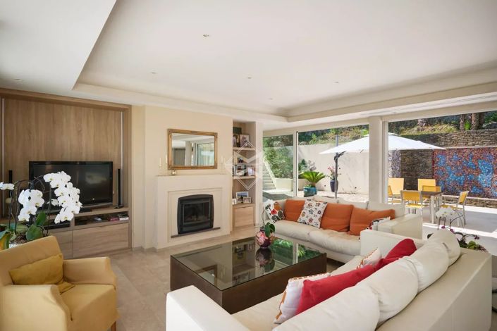 Image No.7-5 Bed House for sale