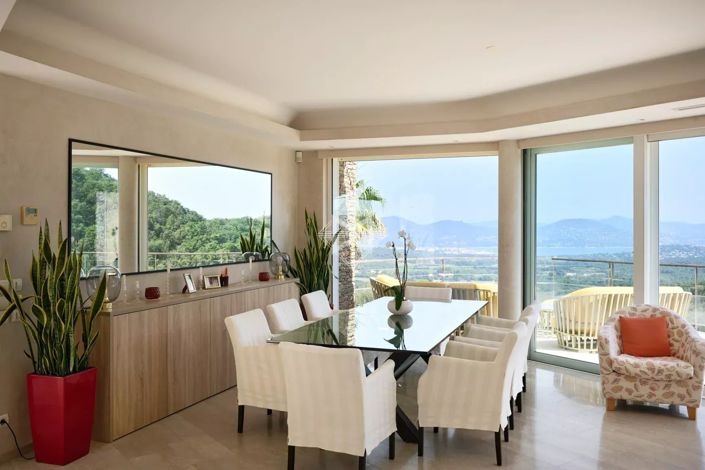 Image No.8-5 Bed House for sale