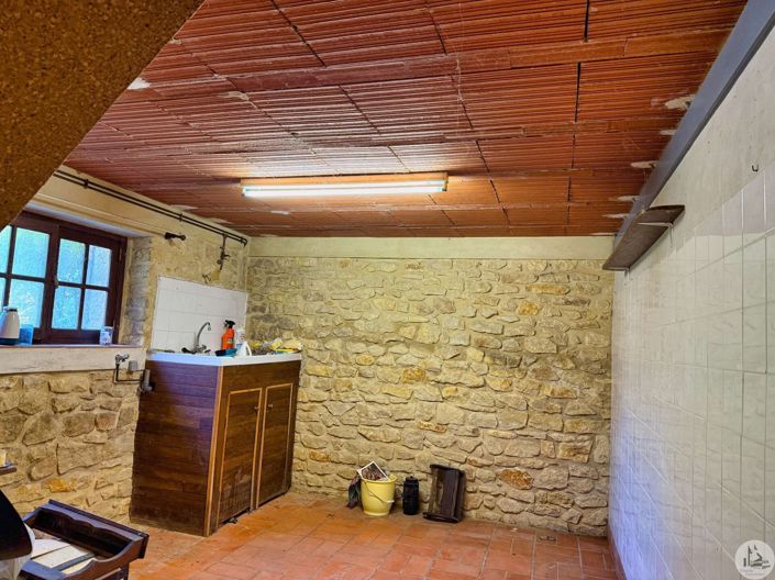 Image No.17-6 Bed House for sale