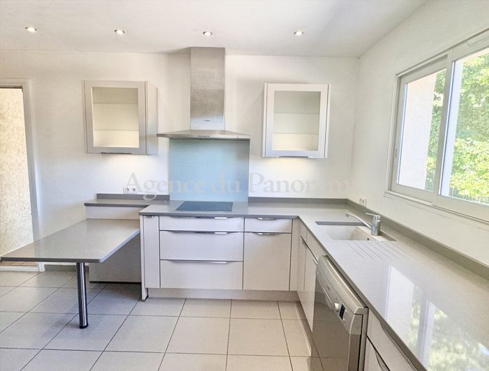 Image No.2-4 Bed House for sale