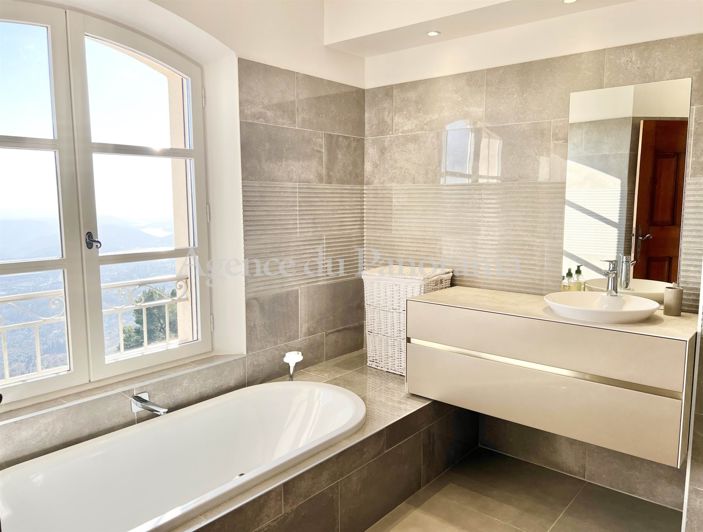 Image No.16-6 Bed House for sale