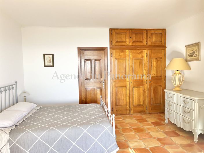 Image No.17-6 Bed House for sale