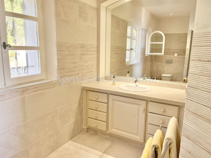 Image No.18-6 Bed House for sale
