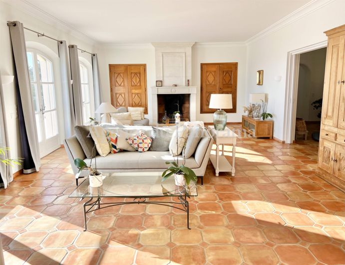 Image No.7-6 Bed House for sale