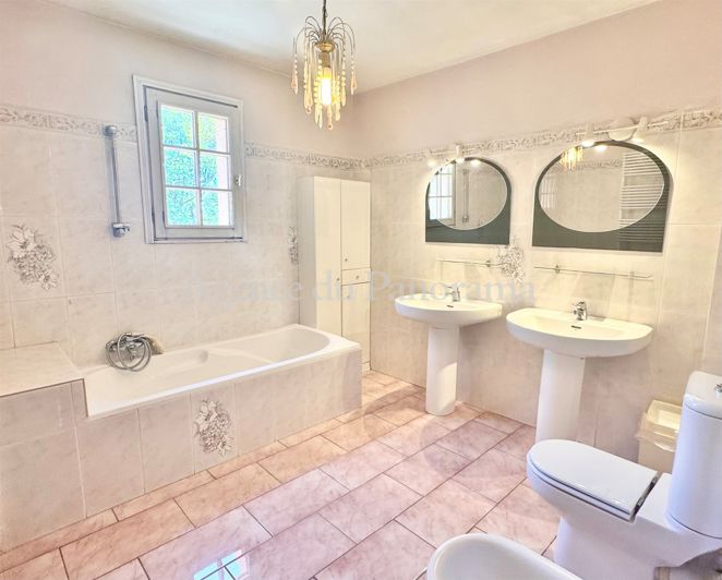 Image No.10-3 Bed House for sale