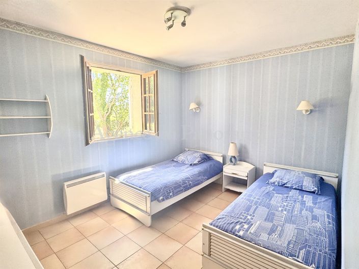 Image No.11-3 Bed House for sale