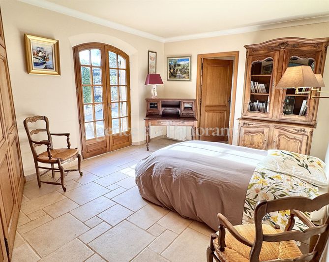 Image No.25-4 Bed House for sale