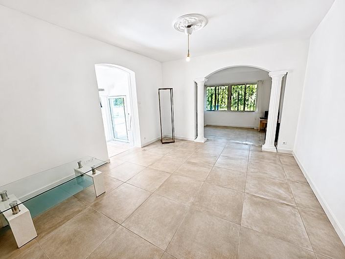 Image No.10-5 Bed House for sale