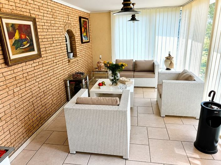 Image No.3-5 Bed House for sale