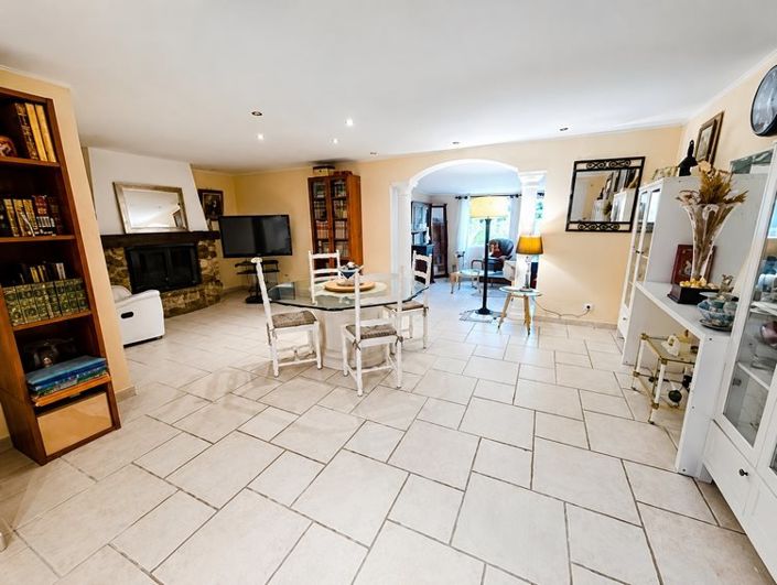 Image No.4-5 Bed House for sale